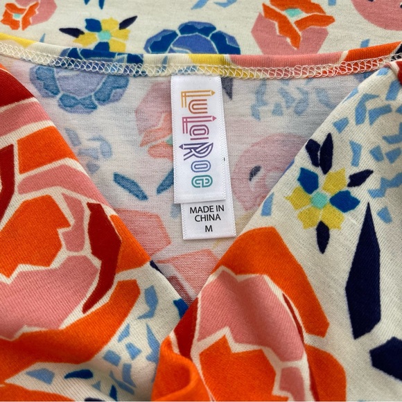 LuLaRoe Classic Tee Birds & Flowers Size Medium - Picture 6 of 9